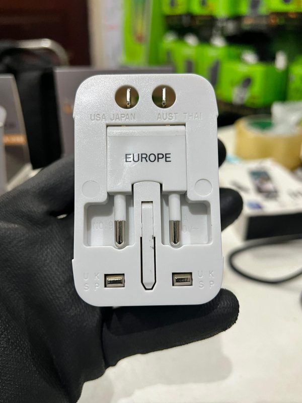 Adaptateur Universel de Voyage Tout-en-un avec Port USB – Image 3