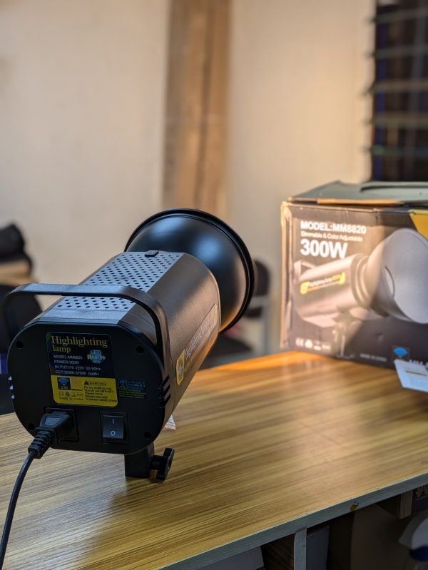 Lampe de Studio MM8820 – 300W LED Ra96+ (Lumière Dimmable & Réglable) – Image 6