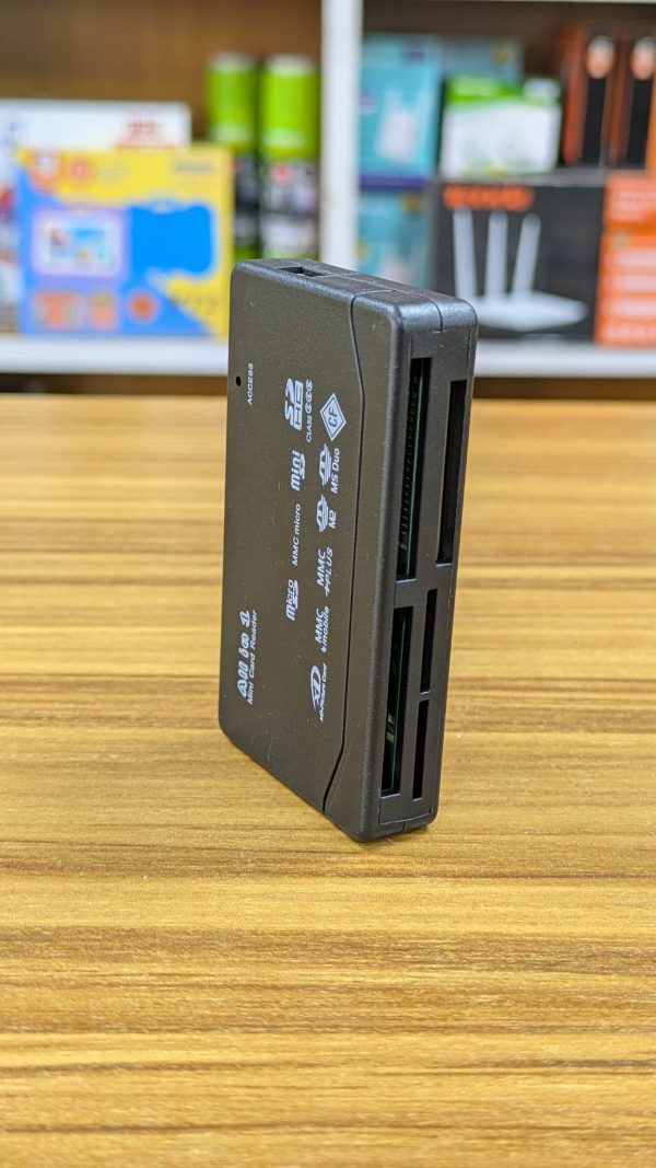 Lecteur de Carte Mémoire Universelle Tout-en-Un – USB Externe – Image 3